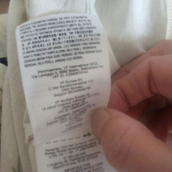 Vans Men's Short Sleeved T-Shirt with Asian Inspired Print. Size XL - Picture 9 of 10